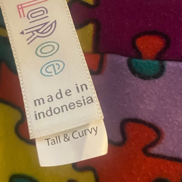 LulaRoe Tall and Curvy multi color puzzle piece leggings - Picture 3 of 4